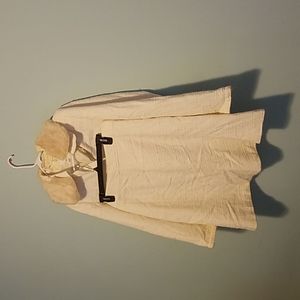 Great condition cream suit. Removable faux fur.